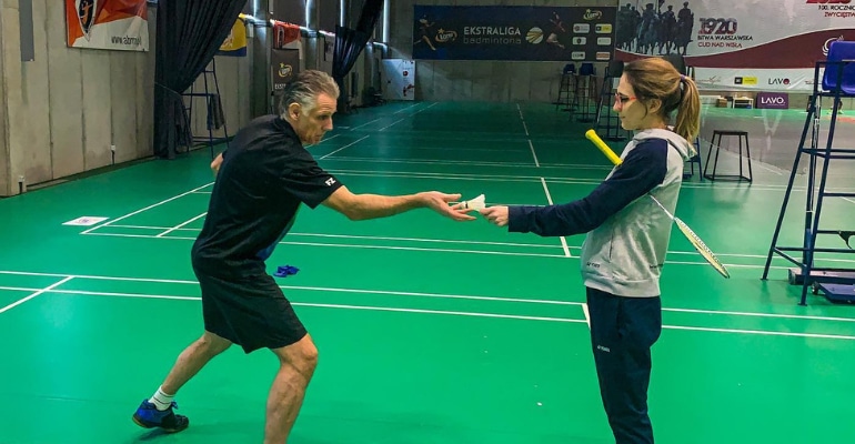 Anna i Adam Ciok na szkoleniu badmintonowym z trenerem kadry narodowej w badmintonie