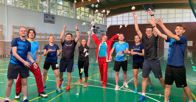 Dużo zdrowia i wszystkiego dobrego w nowym roku od zespołu trenerów badmintona Badmintomania! w Warszawie